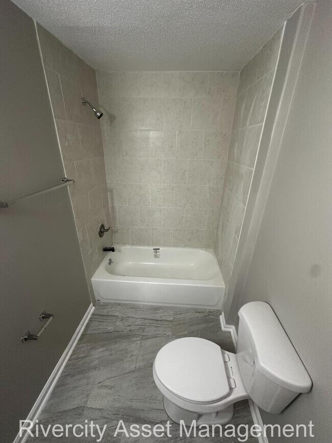 Building Photo - Your Perfect Home: Renovated 3 Bed, 2 Bath! Section 8 Friendly!! Westwood Area!!