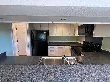 Building Photo - "Charming 1-Bedroom Retreat in Prime San Francisco Location – 730 Sq Ft of Comfort!"