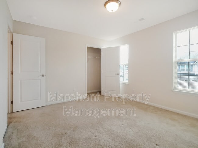 Building Photo - 300 Corday Ln