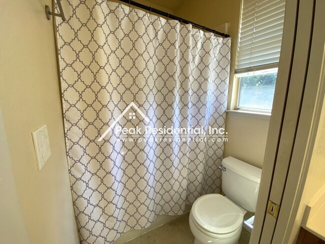 Building Photo - Charming 3 bd/2 ba Elk Grove Home!