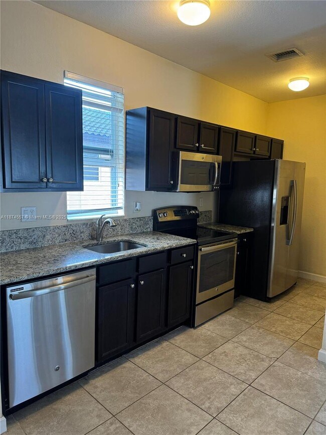 Building Photo - 9401 SW 171st Ave