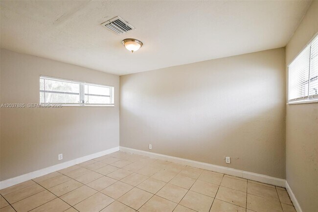 Building Photo - 5980 NW 24th Ct