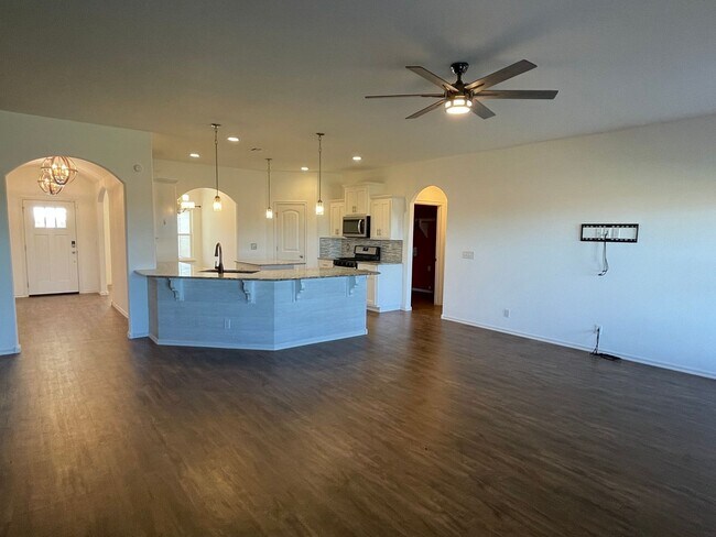 Building Photo - Spectacular 4 bedroom, 2 bath home in Owasso