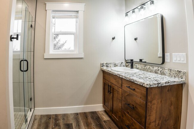 Building Photo - Beautiful 3 Bed, 2.5 Bath Townhome in Ashton - Shorter lease terms available