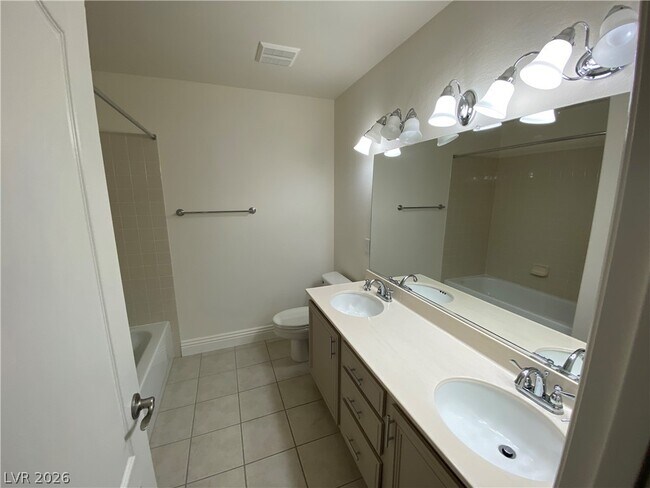 Building Photo - 412 Bloomingdale Ct