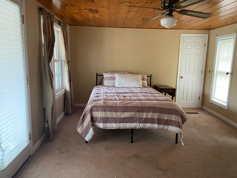 Building Photo - 915 Suncook Valley Rd