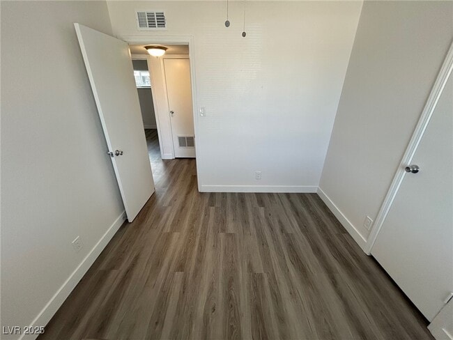 Building Photo - 820 Carpenter Dr