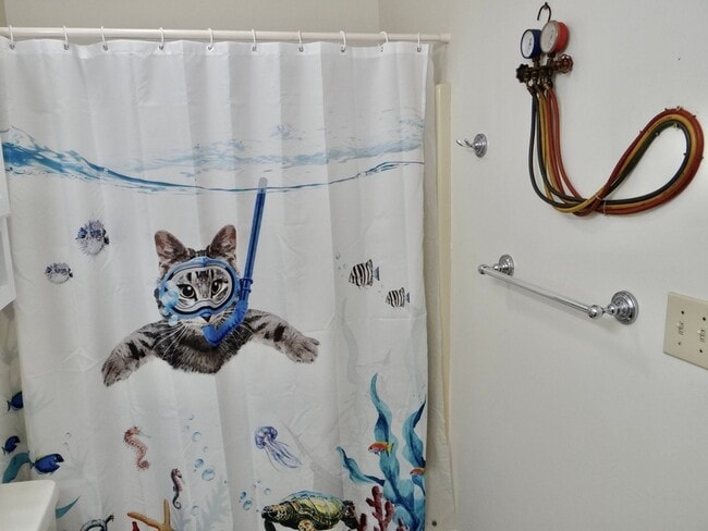 Building Photo - Beautifully Remodeled and Furnished Rental...