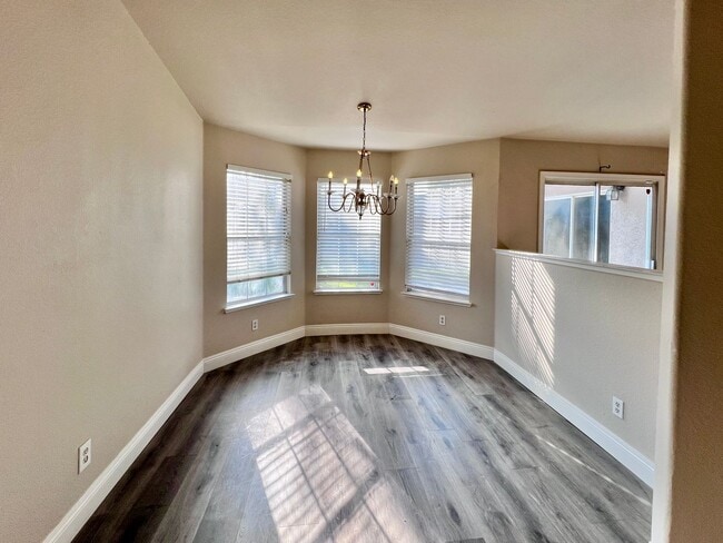 Building Photo - $2,750 West Fresno Near Island Water Park  4 Bed W. San Ramon