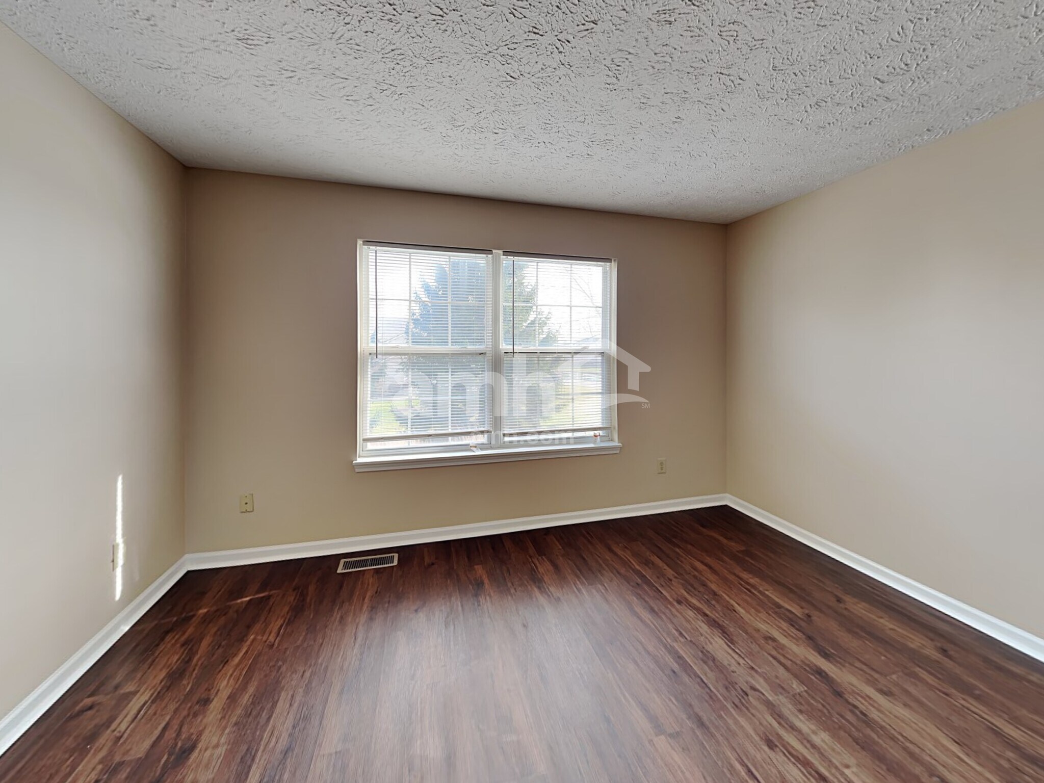 Building Photo - 8039 Southern Springs Blvd