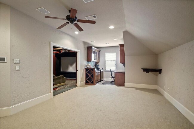 Building Photo - 25207 Hideaway Run Dr
