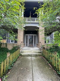Building Photo - 537 E 11th St