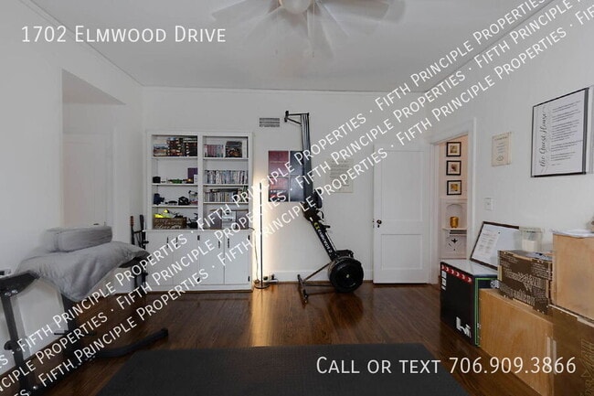 Building Photo - 1702 Elmwood Dr