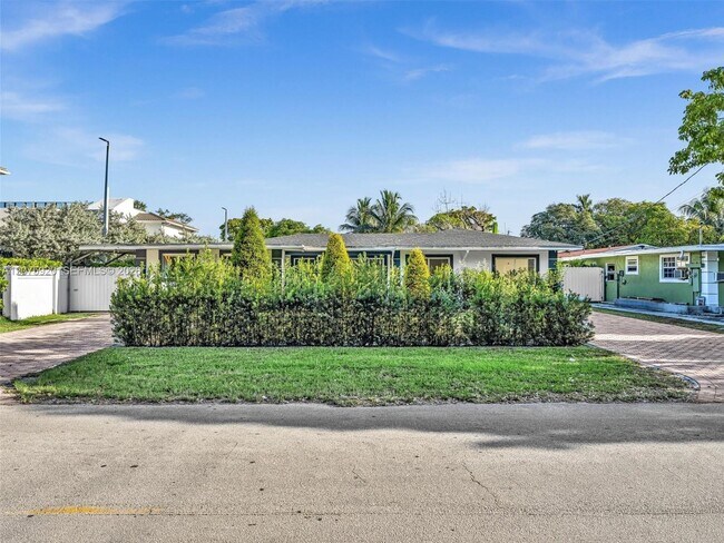 Building Photo - 1647 NE 146th St