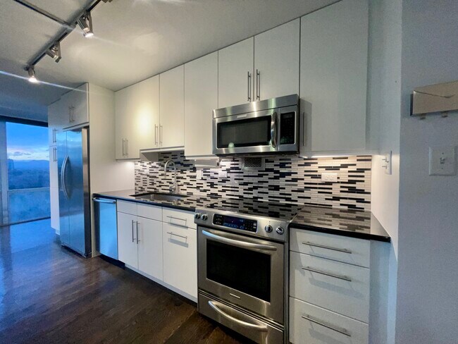 Building Photo - 3100 E Cherry Creek South Dr