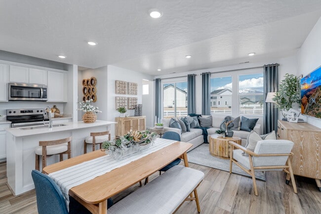 Building Photo - 1566 N Summer Spgs Cv