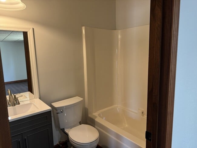 Building Photo - 10125 N Twin Springs Rd