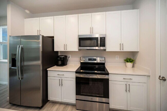 Building Photo - Spacious 3-Bedroom Rental in Sought-After ...