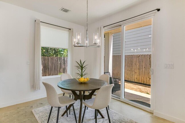 Building Photo - 1916 Bunche Rd