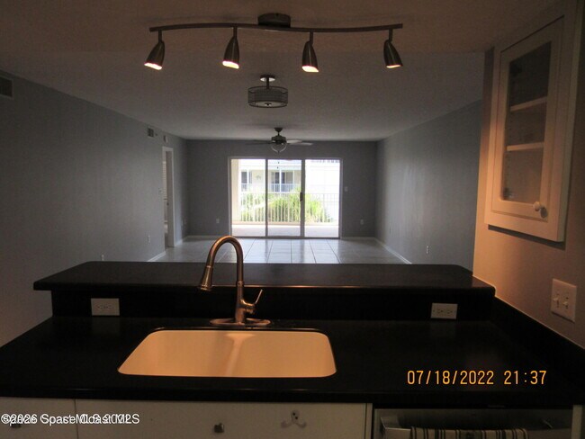 Building Photo - 606 Shorewood Dr