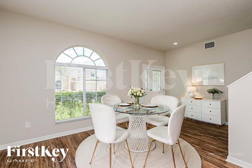 Building Photo - 4925 Woodmere Rd