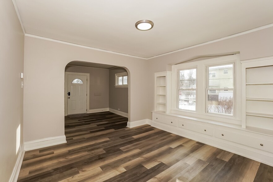 Building Photo - 13601 Edgewood Ave