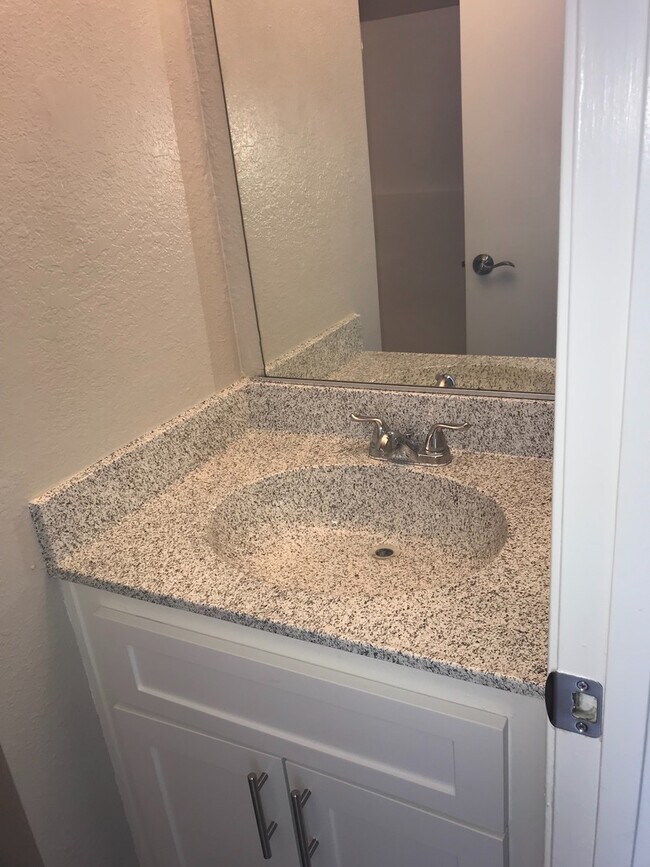 Building Photo - AVAILABLE NOW!! 2 Bedroom / 2 Bathroom Townhome in San Bernardino w/ Garage!