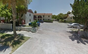 Building Photo - Spacious 2/2 condo