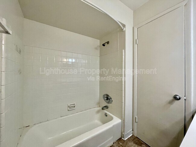 Building Photo - 4220 Curwood Ave SE