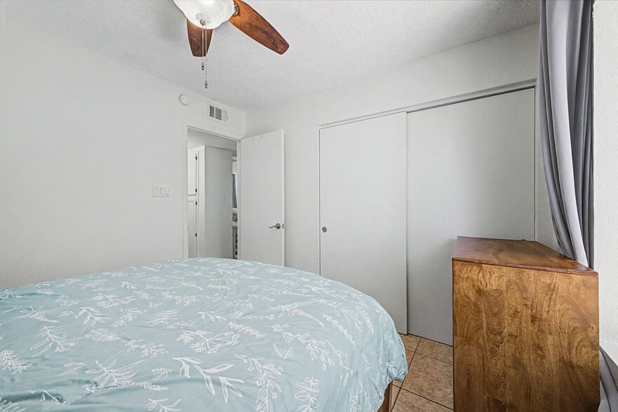Building Photo - 7474 E Earll Dr