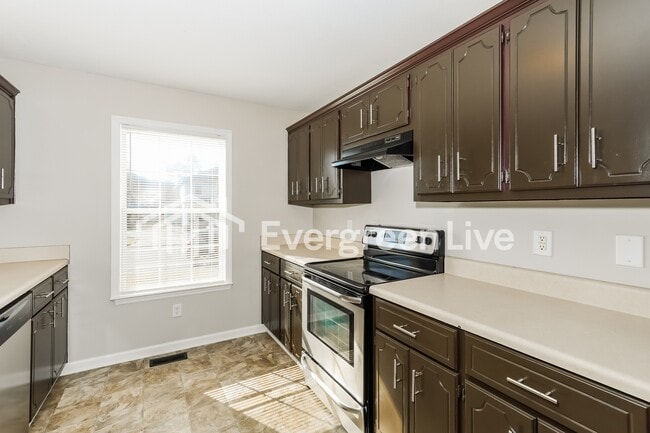 Building Photo - 2621 National Woods Dr