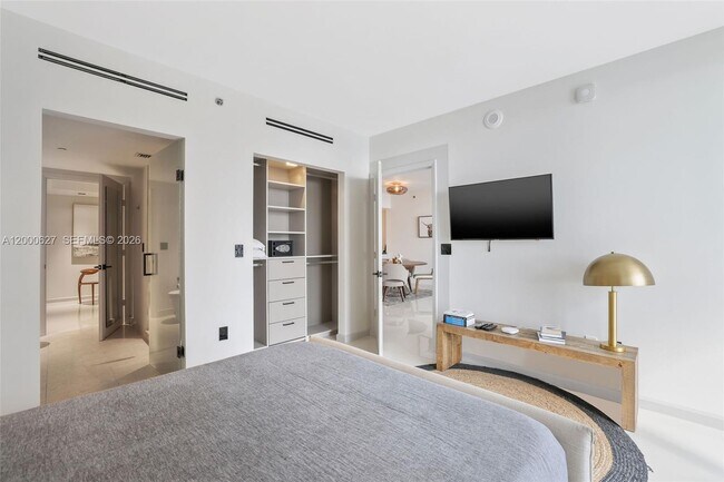 Building Photo - 465 Brickell Ave