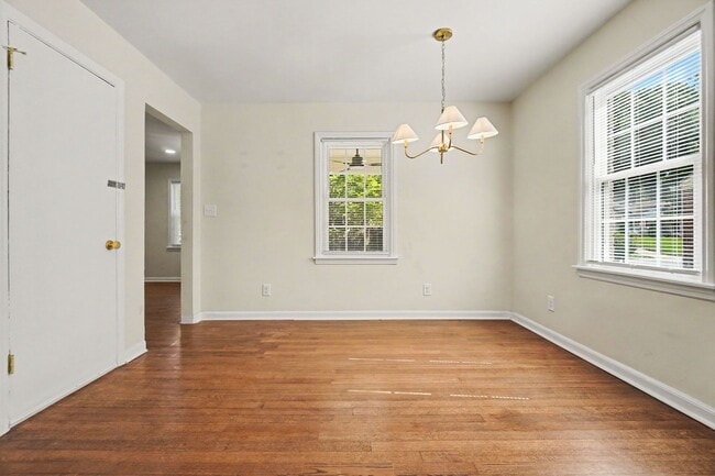Building Photo - 490 Lynnhaven Dr SW