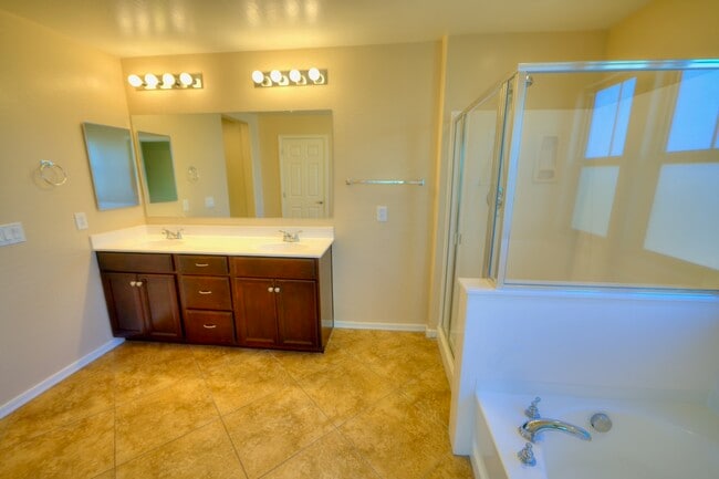 Building Photo - 3941 E Palo Verde St