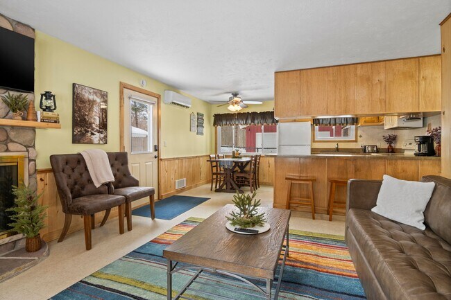 Building Photo - Fully Furnished 2-Bedroom Home Near Hodenp...