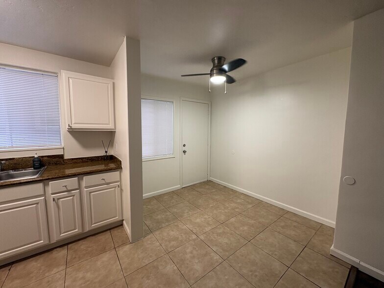 Dining room - 331 E 5th St