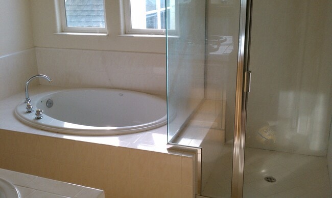 Building Photo - 397 Raven Way