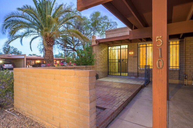Building Photo - 510 W Cll Lago
