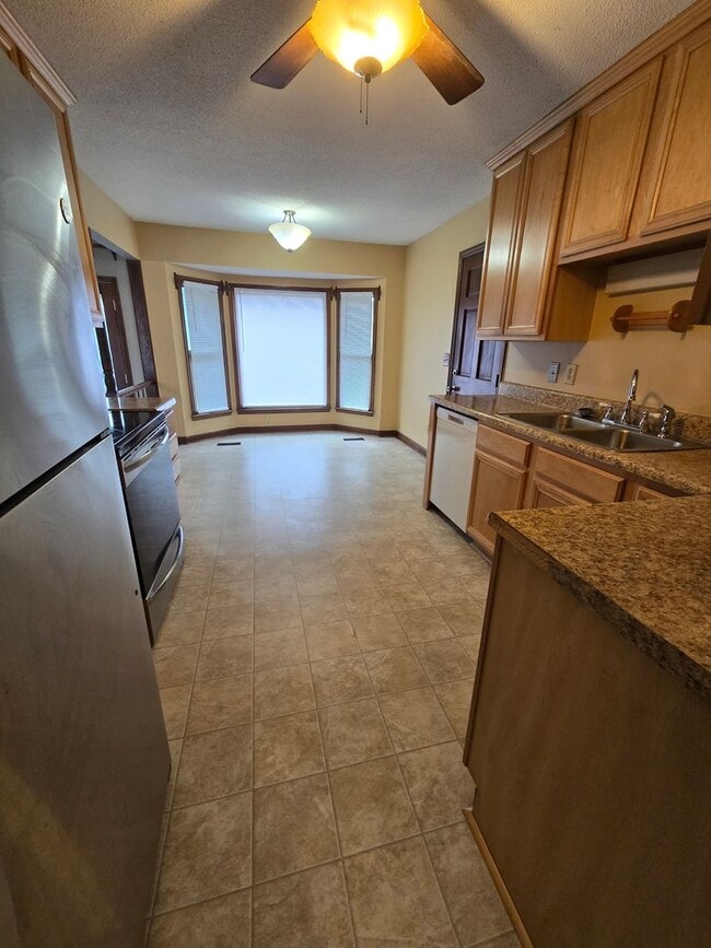 Building Photo - Great Home in a Cul-de-sac For Rent.
