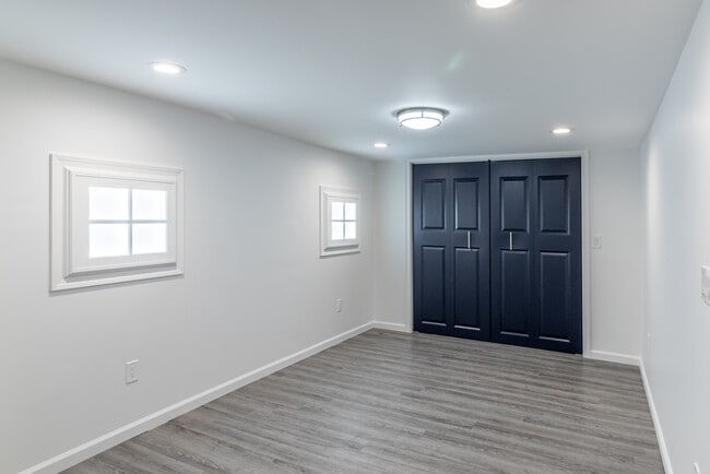 Building Photo - 916 Highview St