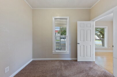 Building Photo - Charming & Updated Home with Garage
