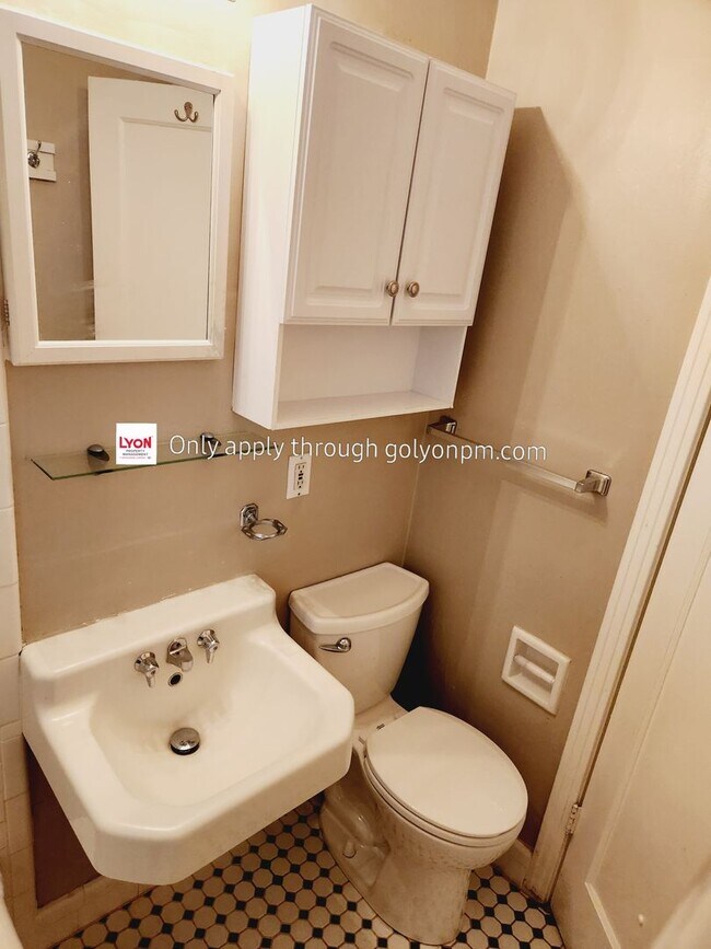 Building Photo - 936-940sa