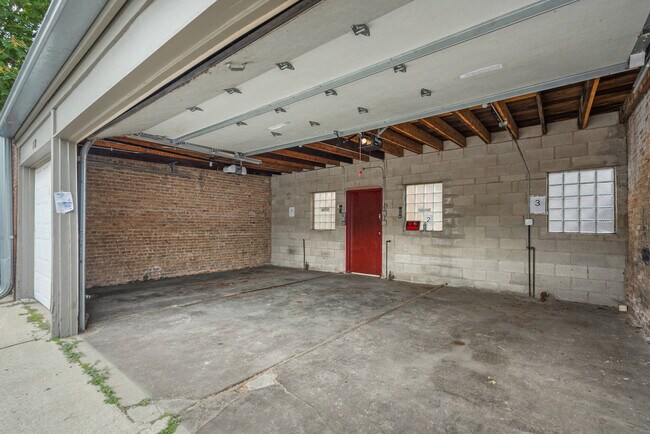 Building Photo - 2117 W Irving Park Rd