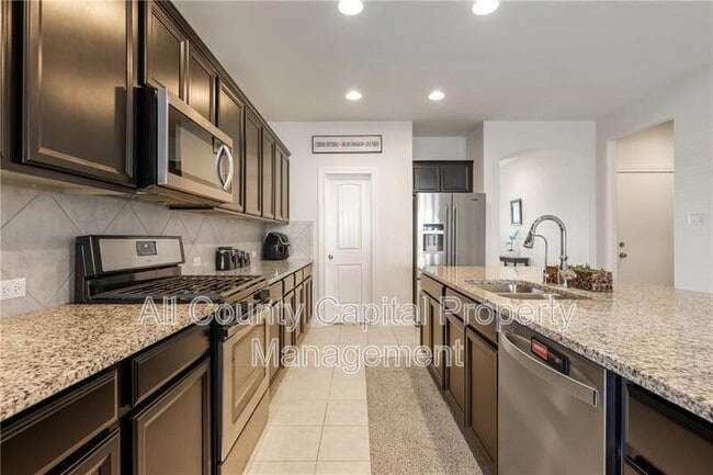 Building Photo - 227 Everglade Dr