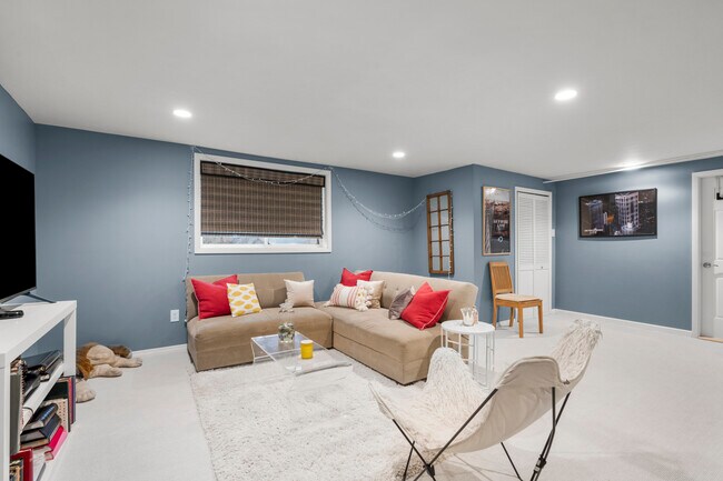 Building Photo - 341 Orienta Ave