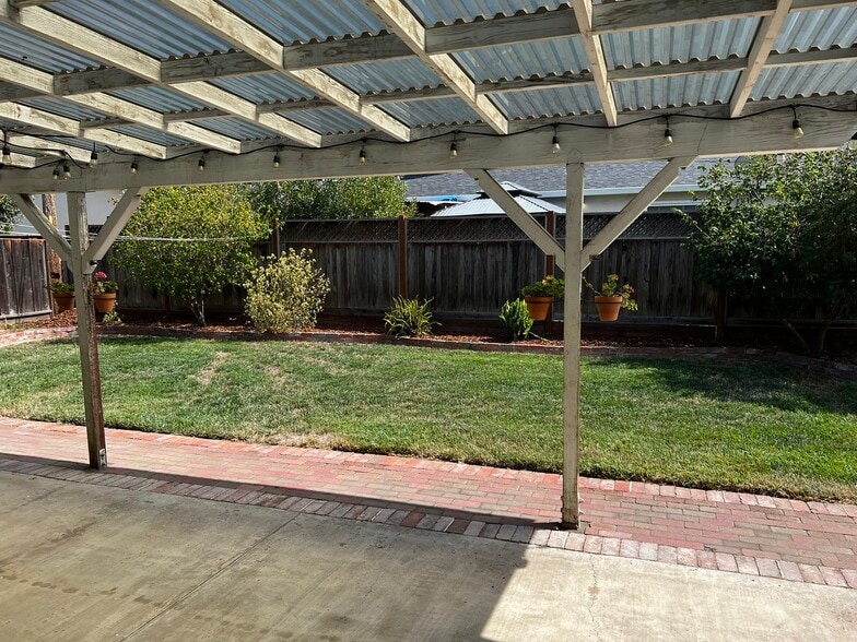 Building Photo - 1650 Glenroy Dr