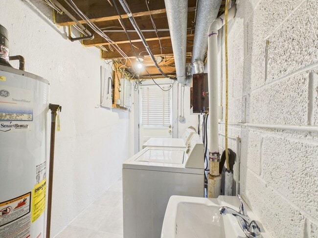 Building Photo - 3 Bedroom House in Harrisburg