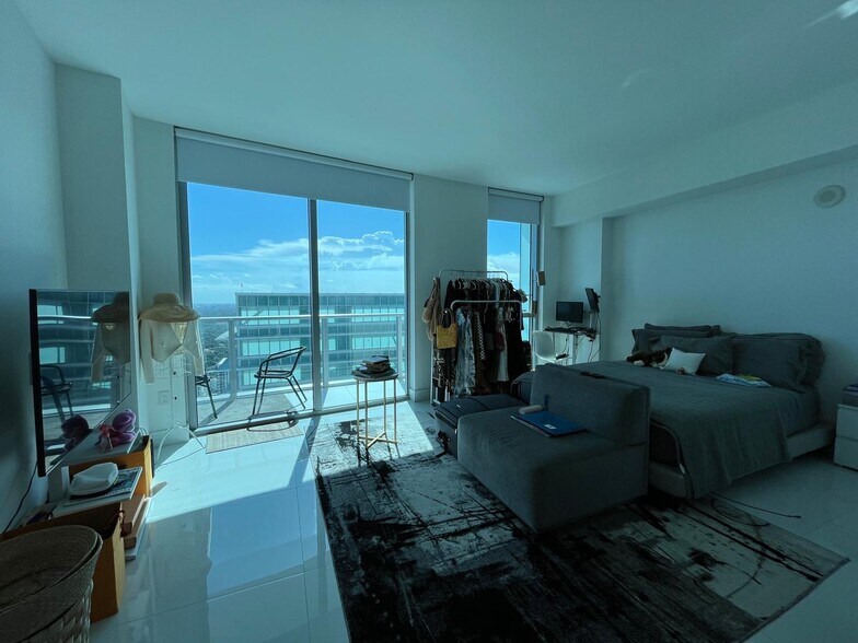 Bedroom - 1100 S Miami Ave