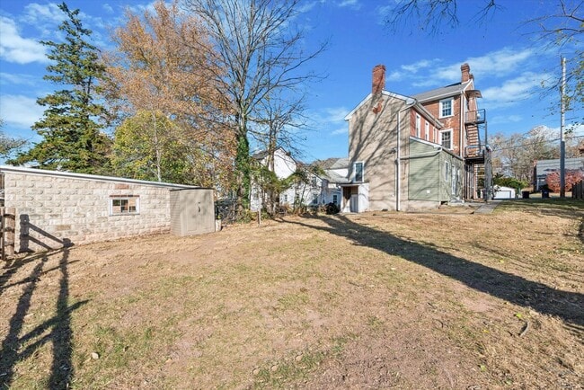 Building Photo - 144 Starr St