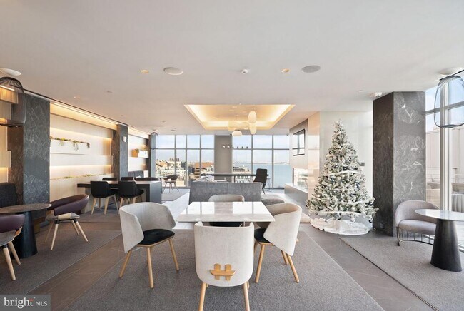 Building Photo - 925 N Fairfax St